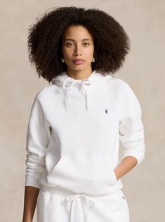 Made with soft fleece for a lived-in feel, this Shrunken Fit hoodie is punctuated with Ralph Lauren's signature embroidered Pony. Ralph Lauren partners with Better Cotton™ to improve cotton farming globally. Ralph Lauren Hoodie, Cotton Farming, Ralph Lauren Long Sleeve, Pull Sweat, Mein Style, Workout Hoodie, White Hoodie, Fleece Hoodie, Long Sleeve Hoodie