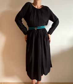 Vintage black dress, no labeled, in excellent condition. Fits best- S-M-L- depending on desired fit, shown on medium model, please look at the measures. Measurements: - Armpit to armpit, flat taken: 21,6 inch // 55 cm. - Sleeve: 23,6 inch // 60 cm. - Length: 49 inch // 125 cm. - Shoulders- 16,5 inch // 42 cm. Please note that all monitors depict color differently. All items come from a smoke free home. Please write me your phone number, Your number will be used only for delivery. Vintage Black Dress, Phone Number, Vintage Black, Long Dress, Black Dress, Spain, Womens Dresses, Trending Outfits, Dresses