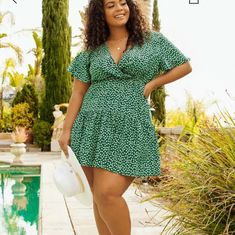 Brand New Never Worn Green Polk A Dot Dress. Size 0x Boho Dress Plus Size, Boho Plus Size, Moda Curvy, Look Plus Size, Vestido Plus Size, Curvy Model, Ditsy Floral Print, Curvy Girl Outfits, Curvy Outfits