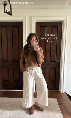 Women’s Wide Leg Linen Pants Outfit, Feminine Mom Style, Thrifted Teacher Outfits, Fall Linen Pants Outfit, Linen Pants Fall Outfit, Linen Pants Outfit Winter, Wfh Fits, Linen Pants Outfit Fall, Slp Outfits