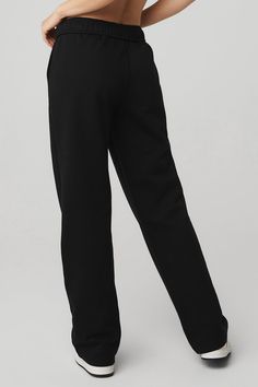 Okay, so we’re pretty much obsessed with this new, straight-leg version of the Accolade Sweatpant — it’s a super soft, leveled-up classic with a chrome Alo logo detail and powerful, performance tech for studio & street. Wear it in cold weather with a bold jacket and transition to warmer weather with slides. Find your fit and see all the ways to style it. EXPLORE ACCOLADE. The Accolade, Womens Black Pants, Tennis Skirts, Womens Capris, 4 Way Stretch Fabric, Alo Yoga, Bra Women, Yoga Women, Long Sleeve Crop Top