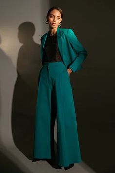 Shop for Betrue Green Cotton Lycra With Satin Finish Cropped Blazer And Palazzo Set for Women Online at Aza Fashions Flared Palazzo, Printed Palazzo Pants, Palazzo Set, Blazer Set, Flowy Pants, Fitted Blazer, Cropped Blazer, Green Pants, Blazer Fashion