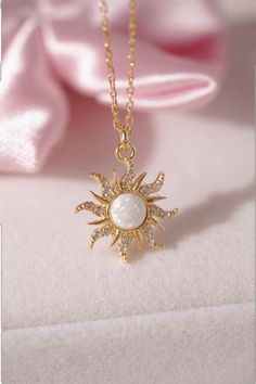 قلادات متدلية, Pretty Jewelry Necklaces, Prințese Disney, Princess Jewelry, Sun Necklace, Magical Jewelry, Jewelry Accessories Ideas, Dope Jewelry, Classy Jewelry