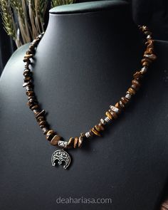 Viking necklace with Tiger's Eye and a Lunula pendant made of stainless steel. Inspired by the Viking Age and the nordic mythology. ● Real Tigers Eye Beads ● Adjustable length: 42-47cm / 16.5-18.5 in ● Length can be changed for free Each of my jewelry is handmade with love and care! However, they are delicate pieces, so please handle with care :) --> Feel free to write me if you have any questions or if there are problems! Here are a few TIPS to ensure the longevity of the jewelry: ● Remove the Viking Necklace Woman, Viking Shieldmaiden, Nordic Jewelry, Nordic Mythology, Pagan Goddess, Norse Jewelry, Shield Maiden, Viking Necklace, Viking Age