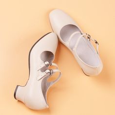 More Shoes,Please click: https://www.etsy.com/shop/mosshe FEATURES: 【Color】: it can be customized to other various colors, if you want to custom colors,please contact us. 【Heel】: The default Heel is 4cm, it also can be made to 5cm heels, if you want the 5cm heels, please leave a private note when you make the order 【Material】: *Upper material: top grain cow leather.a great enjoyment of quality, softness, durability and nature *Sole material: default sole is made of Tendon bottom-----skid resista Summer Beige Mary Jane Heels, Casual Summer Court Shoes With Round Toe, Summer Court Shoes With Heel Strap And Round Toe, Summer Round Toe Court Shoes With Heel Strap, Beige Round Toe Court Shoes For Summer, Summer Flat Heel Mary Janes With Leather Sole, Summer Mary Janes With Leather Sole And Flat Heel, Casual Summer Court Shoes With Closed Toe, Summer Mary Janes With Heel Strap And Closed Toe