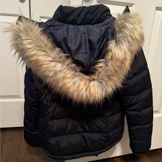 Black. Removable Faux Fur Hood. Only Worn A Couple Of Times But Looks Like Brand New. From Nordstrom. Padded Coat. Very Warm. Black Puffer Jacket With Fur Hood, Jacket With Fluffy Hood, Mica Core, 2000s Winter Fashion, Hood Accessory, Fur Puffer Jacket, Puffer Jacket With Fur, Topshop Jacket, Black Puffer Coat