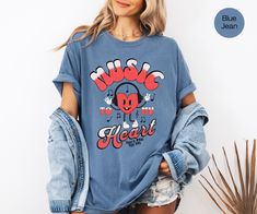 ABOUT OUR :Music To My Heart T-Shirt - Unisex Comfort Colors 1717" T-shirt .: 100% ring-spun cotton .: Medium fabric (6.1 oz/yd² (206.8 g/m .: Relaxed fit   .: Sewn-in twill label   Are you looking for the perfect gift for fashion lovers? Look no further than our modern Comfort Colors retro t-shirt! With an elegant design and unique style, it is sure to make you feel happy and confident at all times. Available in various colors! Explore more designs here: [www.etsy.com/printshopprostore] ✨️SIZE Trendy Heart-shaped Letter Print T-shirt, Fun Heart Graphic Crew Neck T-shirt, Fun Crew Neck T-shirt With Heart Graphic, Heart-shaped Graphic Print T-shirt For Streetwear, Heart T Shirt, Feel Happy, Shirt Dress Style, Retro Shirts, Retro Tshirt