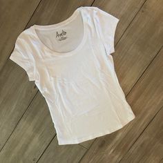 Aveto Scoop Neck Tee 95% Cotton/ 5% Spandex Size Large Fits More Like A Small Nwot White Seamless Scoop Neck T-shirt, Fitted Basic T-shirt For Summer, Basic Stretch Scoop Neck Top, Basic Stretch Top With Scoop Neck, Fitted Basic Scoop Neck Top, Fitted Scoop Neck Basic Top, Casual White Seamless T-shirt, Simple Fitted Tops, Basic Scoop Neck Tops