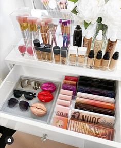 Lip Decor, Makeup Desk, Closet Decor, Vanity Organization, Ideas Room