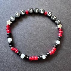 Marvel Beaded Bracelets, Deadpool Bracelet, One Direction Bracelet, Deadpool Ryan Reynolds, Bracelets Kandi, Diy Kandi Bracelets, Pony Bead Bracelets, Diy Kandi, Beaded Beads