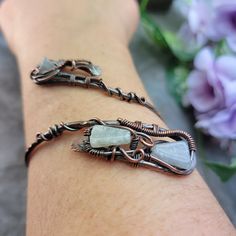 Jewelry Design Inspiration, Copper Cuff Bracelet, Wire Jewelry Designs, Copper Cuff, Wrist Band, Gemstone Bracelet, Wire Jewelry, Cuff Bracelet, Wire Wrapped