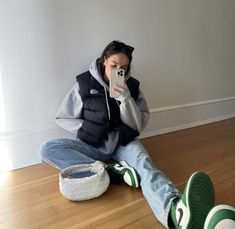 Olive Green Puffer Jacket Outfit, Vest Outfits Aesthetic, Puffer Vest Outfit, Puffer Jacket Outfit, Winter Inspo, Insta Inspo, Vest Outfits