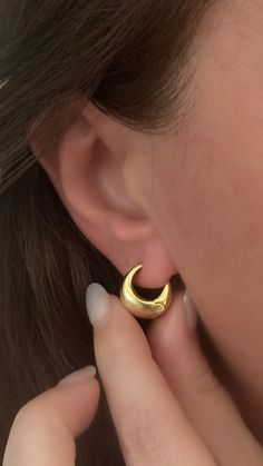 Tiny Hoop Earrings, Chunky Mini Hoops 925 Sterling Silver, Small Chunky Hoop, Sleeper Tapered Hoops 14k Gold, Thick Hoop Earrings set Minimalist Jewelry * MATERIAL: Sterling Silver 925. Environmentally friendly material, Nickel-free, Lead-free, Cadmium-free and Hypoallergenic.  *  COLOR: Silver, 14K Gold / 14K Rose Gold Vermeil     Vermeil is made of thick 14k gold layered on .925 sterling silver. Vermeil is nickel-free and perfect for people with metal allergies.  PACKAGING & SHIPPING All jewel Everyday Crescent Single Earring, Crescent Single Huggie Earring As Gift, Crescent Shaped Single Huggie Earring Gift, Crescent-shaped Single Huggie Earring As Gift, Classic Crescent Jewelry As A Gift, Classic Crescent Jewelry For Gifts, Classic Crescent Jewelry For Gift, Classic Crescent Jewelry Gift, Classic Crescent-shaped Gift Jewelry