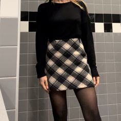 Ivory And Black Plaid Skort New With Tags Black Tartan Mini Skirt, Knee Length Plaid Skirt, Plaid Mini Skirt Outfit, Plaid Skort, Tartan Skirt, Thick Wool, Miniskirt Outfits, Plaid Mini Skirt, Plaid Skirt