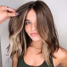 One Color Dyed Hair Ideas, Face Frame Babylights, Peekaboo Face Framing Highlights, Minimal Face Framing Highlights, Accent Foils Highlights, Blended Face Framing Highlights, Highlights In The Front Of Hair Only, Light Front Pieces Hair, Brown Hair With Blonde Face Framing