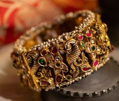 Gold Bengals, Kadas Bangles, Emerald Bangles, Gold Kangan, Star Jewellery, Silk Bangles, Temple Jewelry Necklace, Gold Jewels Design, Fancy Jewelry Necklace