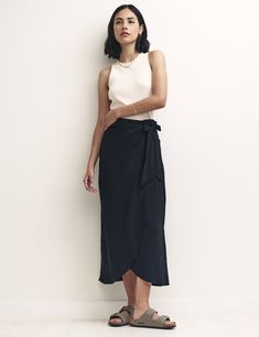 Linen Wrap Skirt Outfit, Black Wrap Skirt Outfit, Black Linen Skirt Outfit, Midi Wrap Skirt Outfit, Linen Skirt Outfit, Wrap Skirt Outfit, Black Wrap Skirt, Linen Wrap Skirt, Black Skirt Outfits