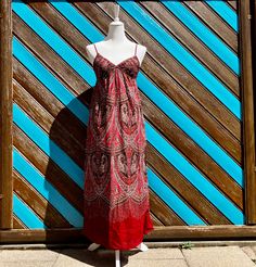 Beautiful and summery vintage 00s Gap dress! Most of my vintage items here in my shop (and closet) are flea market finds...this is not. I loved this dress so much that I bought it in the early 00s in both red and blue. I have no been able to fit into this dress in years and years, I donated the blue one years ago, but I couldn't let this dress go. But I will also never be a size 4 again. So, I hope that this dress finds a new home where it will be just as loved. Now, moving on to the actual description: Buying vintage is a super eco-friendly choice! No new resources are being used and the pieces that I feature in my shop are all super high-quality and made to last, which is why they've already lasted this long! Buy Vintage, Be Sustainable! Spaghetti strap dress with ruched elastic around t Red Retro Maxi Dress For Summer, Vintage Sundress For Summer Beach, Retro Summer Maxi Dress For Festivals, Vintage Beach Maxi Dress, Vintage Maxi Dress For Vacation, Vintage Flowy Maxi Dress For Summer, Retro Maxi Dress For Summer Festival, Flowy Vintage Maxi Dress For Summer, Flowy Vintage Maxi Dress For Beach