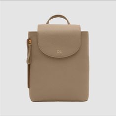 Brand New Classic Daily Backpack With Detachable Strap, Classic Leather Backpack With Detachable Strap For Daily Use, Classic Leather Backpack With Detachable Strap For Everyday, Classic Beige Backpack For On-the-go, Classic Beige Backpack With Detachable Strap, Classic Crossbody Backpack For Everyday, Classic Everyday Crossbody Backpack, Classic Beige Rectangular Backpack, Classic Beige Leather Backpack With Adjustable Strap