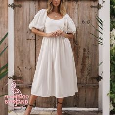 La robe midi à manches bouffantes est un vêtement intemporel et élégant, fabriqué à partir de tissu en lin respirant pour un confort et une coupe décontractée. Avec sa coupe flatteuse sans manches, cette robe est parfaite pour les tenues décontractées et les occasions, et apportera une touche polyvalente et chic à toute garde-robe. DÉTAILS Encolure ovale large et décolletée Dos smocké Manches bouffantes froncées Non doublé Robe mi-longue TAILLE XS Tour de poitrine : 33,5 po./84 cm Tour de taille : 26 po./68 cm Hanches : 36 po./91 cm TAILLE S Tour de poitrine : 35,5 po./90 cm Tour de taille : 28 po./72 cm Hanches : 38 po./97 cm TAILLE M Tour de poitrine : 37,5 po./95 cm Tour de taille : 30 po./76 cm Hanches : 40 po./102 cm TAILLE L Tour de poitrine : 40,5 po./103 cm Tour de taille : 33 po./ Beach Dress Wedding Guest, Beach Dress Wedding, Narnia Costumes, Linen Beach Dress, Puff Sleeve Midi Dress, Feminine Romantic, Dress Wedding Guest, Romantic Honeymoon, Linen Shirt Dress