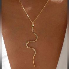 Women’s/Men’s New Y2k Gold Alloy Snake Charm Necklace, With Chain - Os Chain: 15 Inches Pendant: 2 Inches Condition: Brand New, Comes In Packaging - Refer To Images Snake Pendant, Snake Jewelry, Snake Necklace, Neck Jewellery, Gold Snake, Holiday Jewelry, Handmade Gold, Gull, Mode Vintage