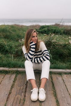 New Staples for a New Season - Julia Berolzheimer New England Outfit, Julia Berolzheimer Outfits, White Jeans Outfit, Seventies Fashion, Winter Capsule Wardrobe, Effortlessly Chic Outfits