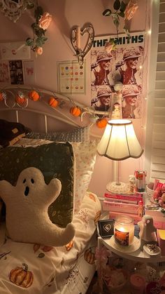 Winter Aesthetic Bedroom, Funky Bedroom Decor, Winter Room, Funky Bedroom, Halloween Bedroom, Neutral Bedroom Decor, Cool Room Decor, Cute Diy Room Decor, Room Redesign