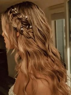 Prom and debs hair inspiration 2024 Hair Half Up Half Down Homecoming, Homecoming Hairstyles With Straight Hair, Homecoming Hairstyles Hair Down, Homecoming Hair Down Styles, Long Blonde Hair Prom Hairstyle Ideas, Homecoming Hair Inspo 2024, Hoco Hair Styles 2024, Hoco Hair Mid Length, Hoco Hair Braid