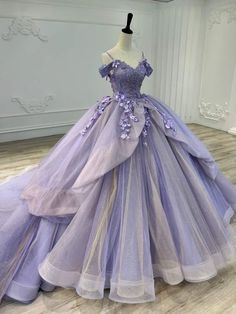 Beautiful Purple Sweet 16 Dress Lavender Quinceanera Dresses, Lavender Quinceanera, Purple Sweet 16, Purple Ball Gown, Purple Quinceanera Dresses, Gaun Abad Pertengahan, Quinceanera Themes Dresses, Prom Inspo, Pretty Quinceanera Dresses