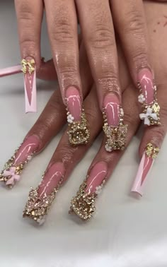 Pink N Gold Nails, Cute Extra Nails, Gold Junk Nails, Gold And Pink Nails Acrylic, Junk Nails, Acrylic Toe Nails, Black Acrylic Nails