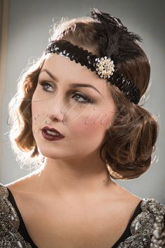 Roaring 20s Makeup, Roaring 20s Hairstyles, 1920s Makeup Tutorial, 20s Headband, 20s Makeup, Maquillage Goth, 20s Hair, 1920s Headband