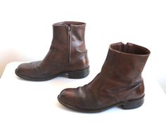 1960s 70s chelsea Beatle Boots Men's size 8.5 EE.  PLEASE consult measurements for best fit! Interior sole length - 10 3/4 inches Width at widest - 4 1/4 inches Heel - 1 1/4 inches brown leather upper Great condition! Some general and normal wear, including some subtle cracking along the toes.  Nothing major! SantaFe1 Vintage Brown Leather Chelsea Boots, Vintage Brown Ankle Moto Boots, Vintage Moto Boots With Round Toe For Formal Occasions, Vintage Formal Moto Boots With Round Toe, Vintage Round Toe Business Boots, Beatle Boots, Chelsea Boots Mens, Buckle Boots, Boots Brown