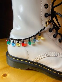 Boot Chains, Christmas Boots, Bow Boots, Christmas Light, Shoe Clips, Bijoux Diy, Christmas Fashion, Christmas Jewelry, Shoe Charms