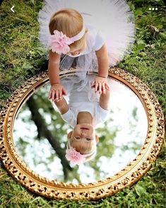 Diy One Year Pictures First Birthdays, Easy 1st Birthday Photoshoot, First Birthday Mirror Pictures, 1st Birthday Outside Photo Shoot, 1st Birthdays Photo Shoot, Baby Girl 1st Birthday Photoshooting Ideas, First Bday Pics, One Birthday Photoshoot Ideas, One Year Baby Girl Birthday Photoshooting