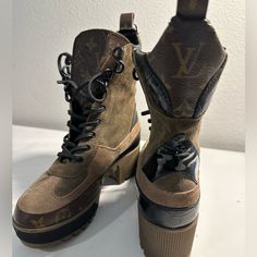 Platform Desert Boot Worn 2x Only Flaw In Last Picture (Lv Does Free Repairs) Fast Shipping Box Not Included. 100% Authentic (Proof Of Purchase In Photos) Louis Vuitton Desert Boots Outfit, Desert Boots Outfit, Laureate Platform Desert Boot, Shoes Louis Vuitton, Desert Boot, Louis Vuitton Shoes, Desert Boots, Boots Outfit, Louis Vuitton