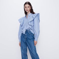 Never Worn Spring Poplin Tops With Relaxed Fit, Chic Poplin Top With Relaxed Fit, Spring Daywear Poplin Tops, Spring Poplin Tops For Daywear, Trendy Blue Spring Blouse, Trendy Blue Blouse For Spring, Chic Blue Cotton Blouse, Light Blue Relaxed Fit Blouse For Spring, Spring Light Blue Workwear Blouse