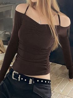 ⚡Buy 2023 Solid Off Shoulder Ruched Halter Long Sleeve Tee Brown M under $17.00 in Tops&Tees at AnotherChill.com Online. Style: Casual/Street/Vintage/Sweet/Preppy. Fabric Content: Polyester. Fit Type: Slim Fit. Neckline: Halter. Sleeve Length: Long Sleeve. ✓2023 S/S OUTFITS. Check reviews and buy Solid Off Shoulder Ruched Halter Long Sleeve Tee today. Off The Shoulder Top Outfit Aesthetic, Off Shoulder Top Outfit, Halter Long Sleeve, Shoulder Tops Outfit, Preppy Fabric, Sweetheart Neckline Top, Outfit References, Trendy Fits, 2000s Outfits