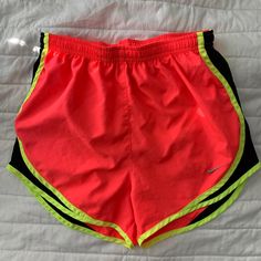 -Neon Pink With Yellow -Brand New -Super Cute For Working Out Womens Basketball Shorts, Grey Nike Shorts, Black Nike Pros, Nike Shorts Women, Nike Set, Black Nike Shorts, Workout Shorts Women, Nike Neon, Nike Pro Shorts