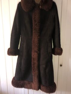 Lovely coat Penny Lane from 60 / 70s made of soft lambskin. Finished with dark chocolate sheep fur. The coat is undamaged and has normal sings wear. Dimensions: sleeve from the collar: 71 cm sleeve from armpit: 41 cm in the shoulders with the width of the sleeves: 48 cm in the bust: 2x 48 cm waist: 2x 42 cm in the hips: 2x50 cm overall length: 109 cm Brown Shearling Fur Coat With Long Sleeves, Brown Shearling Fur Coat, Brown Shearling Fur Coat With Faux Fur Trim, Brown Sheepskin Coat With Faux Fur Trim, Brown Sheepskin Fur Coat With Faux Fur Trim, Brown Shearling Fur Coat For Cold Weather, Brown Faux Fur Coat For Cold Weather, Brown Long Coat With Faux Fur Trim, Lambskin Coat