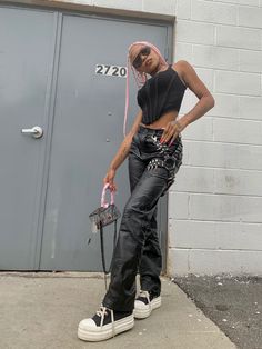 Destroy Lonely Outfits Concert, Rick Owens Shoes Outfit, Edgy Streetwear, Streetwear Fashion Women, Teenage Fashion Outfits, 2000s Fashion, Lookbook Outfits, Fashion Killa, Comfy Outfits