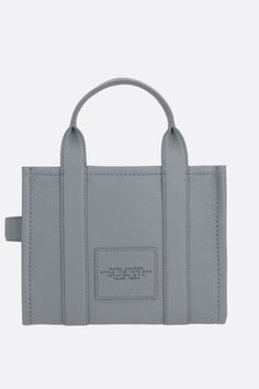 Marc Jacobs' tote bag crafted in grey grained leather with screen printed logo. Featuring silver-tone hardware, internal zip closure, double handle and adjustable / removable strap. Black leather-lined interior with slip pocket.Gender: WomenMaterial: 100% COW LEATHERColor: GreyMade in: VNProduct ID: H009L01SP21050*Import tax/duty will be calculated at checkout (If applicable) Luxury Gray Bag With Palladium Hardware, Modern Bags With Silver-tone Hardware And Double Handle, Gray Leather Shoulder Bag With Top Carry Handle, Classic Gray Leather Bag, Luxury Gray Bag With Top Carry Handle, Modern Pebbled Leather Satchel For Shopping, Pebbled Leather Tote Shoulder Bag With Silver-tone Hardware, Modern Satchel Tote With Silver-tone Hardware, Designer Gray Bags For Daily Use