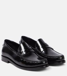 Le Loafer leather loafers in black - Saint Laurent | Mytheresa Navy Loafers, Flat Shoes For Women, Designer Loafers, Velvet Slippers, Classic Trench Coat, Designer Flats, Lace Up Flats, Suede Fashion, Boho Accessories