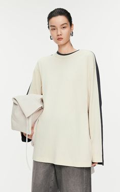 100% cotton Beige Long Sleeve T-shirt With Relaxed Fit, Beige Long Sleeve T-shirt For Everyday, Oversized Long Sleeve Cotton Tops, Oversized Loungewear Shirt With Shirttail Hem, Oversized Cotton Top With Shirttail Hem, Beige Long Sleeve Cotton T-shirt, Oversized Shirttail Hem Shirt For Loungewear, Oversized Cotton Drop Shoulder Tops, Oversized Long Sleeve Shirt For Loungewear