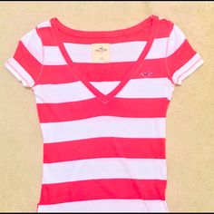 Hollister Really Cute V-Neck Coral&White Striped Short Sleeve Shirt Nwot!! Striped V-neck Summer Tops, White Fitted Summer T-shirt, Fitted White Summer T-shirt, White V-neck Summer T-shirt, White Stripes Shirt, Striped Short Sleeve Shirt, Striped Short, Hollister Tops, Cute Fits