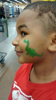 Easy Face Painting Dinosaur, Dinasour Face Painting, Preschool Face Painting Ideas, Simple Boy Face Paint, Simple Face Painting For Halloween, Simple Easy Face Painting, Simple Dinosaur Face Paint, Boy Face Paint Easy