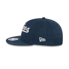 The New York Yankees Retro Crown 9FIFTY Adjustable Cap features an embroidered Yankees Cooperstown logo at the front panels, a green undervisor, and a snapback closure at the rear. Embroidered Logo Flat Cap For Baseball Season, Casual Fitted Flat Cap With Logo Patch, Curved Brim Snapback Hat With Embroidered Logo For College, Collegiate Snapback Hat With Curved Brim And Letter Patch, Baseball Season Snapback With Embroidered Logo, Collegiate Snapback Cap With Embroidered Logo, College Snapback Baseball Cap With Embroidered Logo, Snapback Fitted Hat With Embroidered Logo For Baseball Season, Sports Flat Cap For Baseball Season