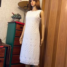 Beautiful Crisp White Midi Dress Nwt Sz 6 White Knee-length Lined Midi Dress, White Lined Knee-length Midi Dress, White Lined Sleeveless Party Dress, White Sleeveless Knee-length Dress, White Lined Sleeveless Knee-length Dress, White A-line Sleeveless Lined Dress, White Lace Midi Dress, White Midi, Lace Midi