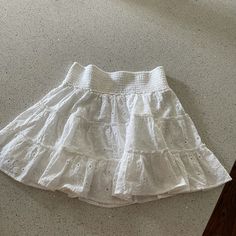 White Medium Stretchy American Eagle Skirt. Never Worn. White Ruffled Short Mini Skirt, White Skirted Shorts For Beach, Short White Ruffled Skirt, Vacation White Skort (shorts With Lined Skirt), Vacation White Lined Skirt Shorts, White Lined Skirt Shorts For Vacation, White Flared Mini Skirt For Vacation, White Short Skirt For Vacation, White Ruffled Mini Skirt