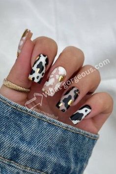 #StripedNailArt #NailArtDesigns #ChicStripedNails #ModernNailDesigns #TrendyNailArt #MinimalistNailArt #BoldStripedNails #NailFashion #StylishNails #CreativeManicureIdeas