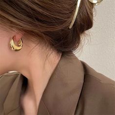 Size (Length * Width) : 20mm * 17mm Model Number : brincos Gender : Women Shape\pattern : Geometric Material : Metal Style : TRENDY Metals Type : zinc Alloy Brand Name : DAIZHEMEI Earring Type : hoop earrings Fine or Fashion : fashion Item Type : EARRINGS 1 cm=0.39 inch : 1inch=2.54cm temperament earring : women earring Hello,Dear customer!Welcome to my store and here are some tips for you: 1.Dropshipping,Wholesale,Customization are offered and we have enough experience and profession on these s Luxury Minimalist Round Earrings, Trendy Stainless Steel Earrings, Trendy Earrings Hoops, Cute Round Hoop Earrings, Earring Luxury, Buckle Jewelry, Jewelry Girl, Round Earring, Chunky Hoop Earrings